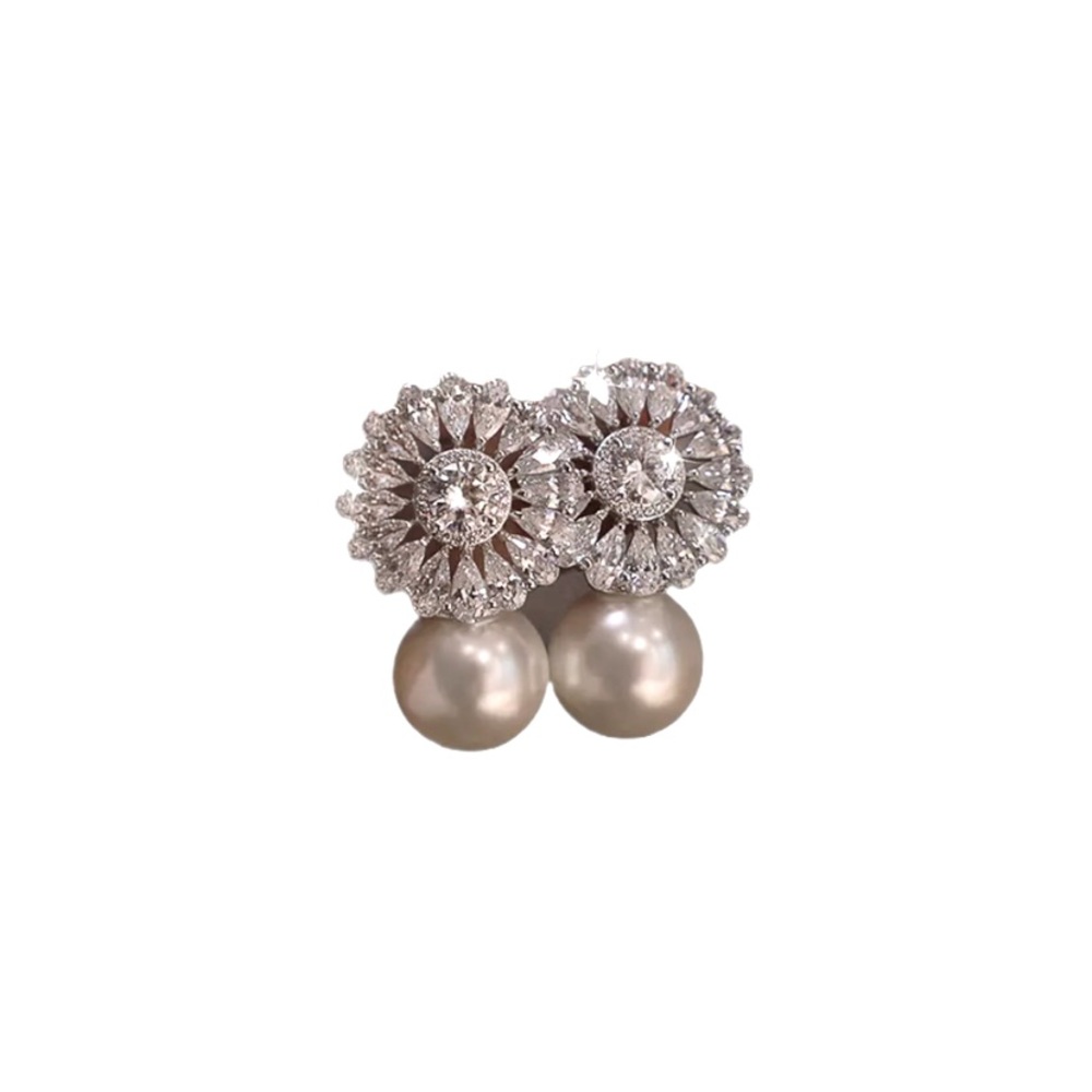 DROP Pearl Studs